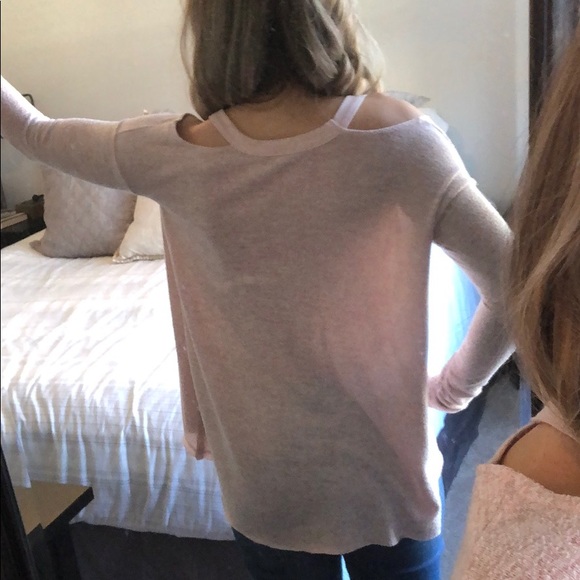 Light pink Cold Shoulder Sweater - Picture 2 of 4